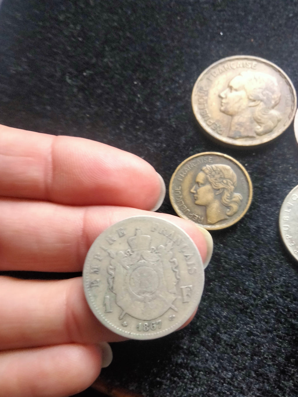 Sei monete Francesi di diversi periodi di cui 1 franco francese di Napoleone III del 1867 in argento 835%
