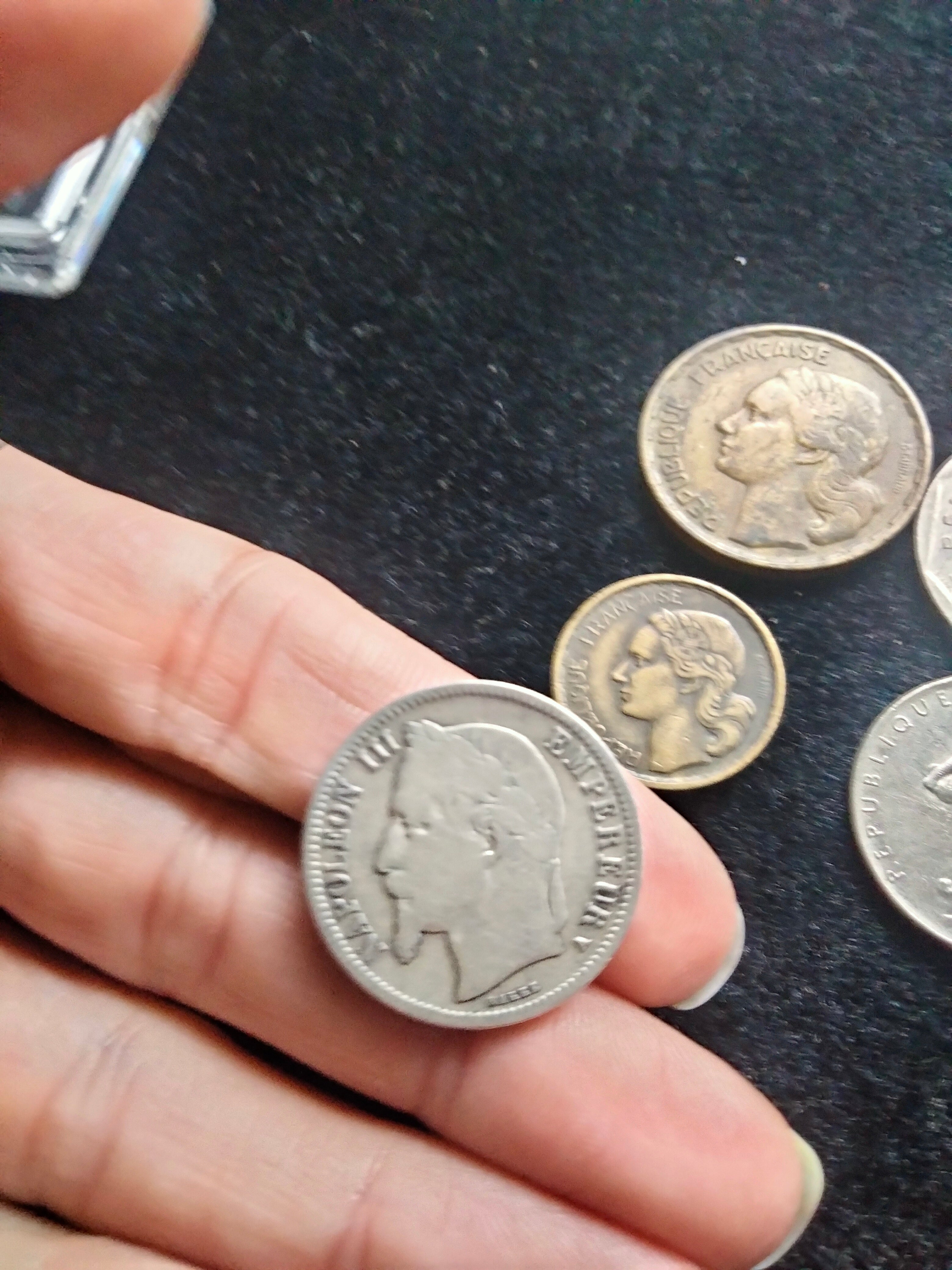 Sei monete Francesi di diversi periodi di cui 1 franco francese di Napoleone III del 1867 in argento 835%