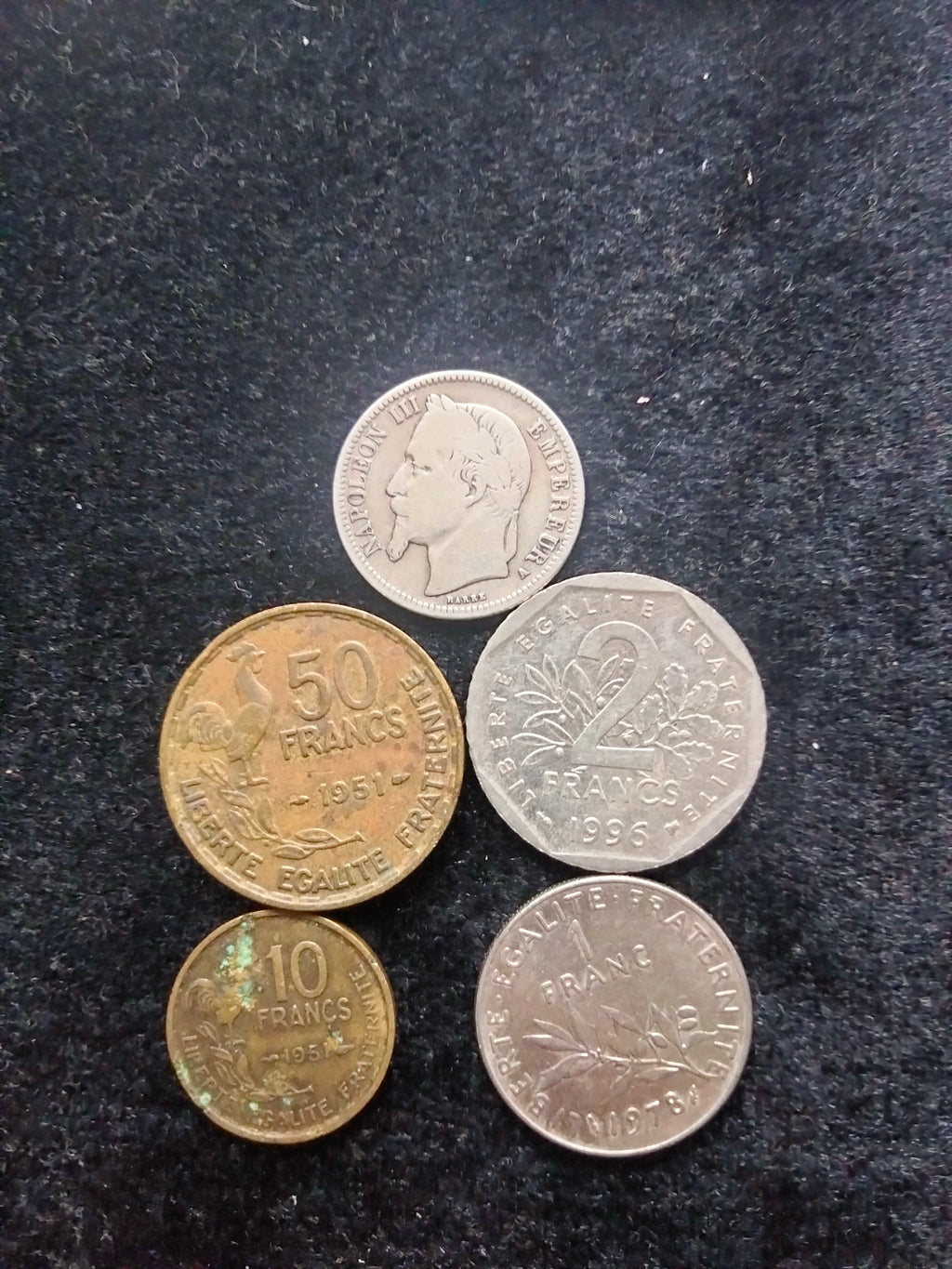 Sei monete Francesi di diversi periodi di cui 1 franco francese di Napoleone III del 1867 in argento 835%